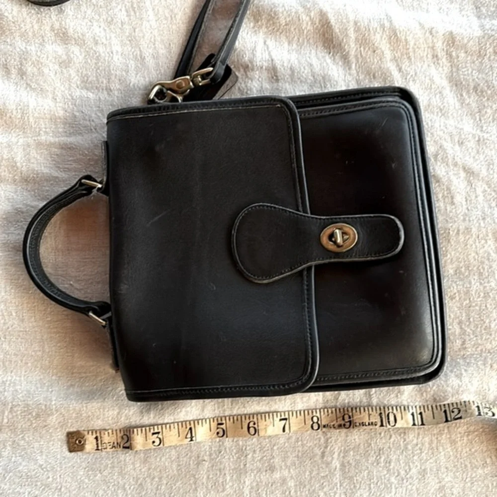 Vintage Coach Classic Leather Crossbody - Picture 13 of 13